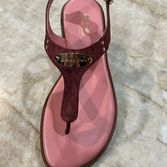 Michael Michael Kors Women’s MK Plate Thong Sandals. NEW - Picture 8 of 8